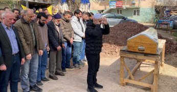 Ahşap evdeki yangında hayatını kaybeden bedensel engelli kişi toprağa verildi