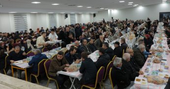 Uzuntarla'da ilçe protokolü ve vatandaşlar iftar sofrasında bir araya geldi