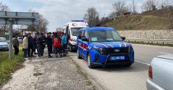 D-100 karayolunda el freni boşalan araç 40 metre aşağıya uçtu