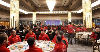 Başkan Büyükakın afet gönüllüleri ile iftar yaptı