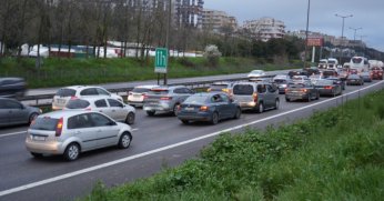  TEM Otoyolu Kocaeli geçişinde tatil dönüşü yoğunluğu