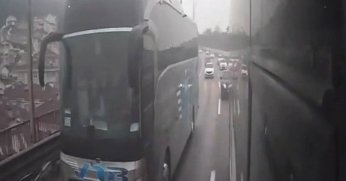  8 kişinin yaralandığı kaza anı kamerada