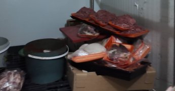 Baskın yapılan kasaptan mide bulandıran küflü ve bozuk etler çıktı