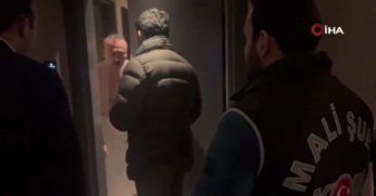 Uşak Belediyesi'ne düzenlenen operasyonda belediye başkanı ile birlikte 11 kişi gözaltı alındı