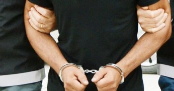 Kalpazan seyyar darphaneye çevirdiği kiralık araçta yakalandı