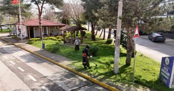 Kartepe'de yeşil alanlarda bakım ve temizlik çalışmaları sürüyor