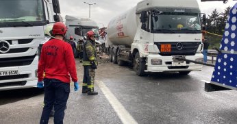 TEM'de 4 araç kazaya karıştı: İlk belirlemelere göre 2 ölü