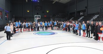 Özel bireyler ve basketbolcular potada buluştu