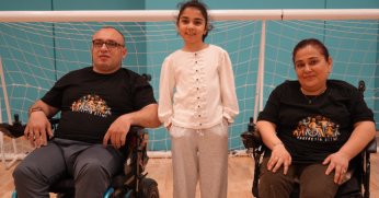  zeybek oynayarak susturdular