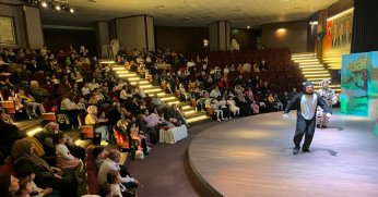 Darıca'da çocuklar hafta sonunu tiyatroyla değerlendiriyor