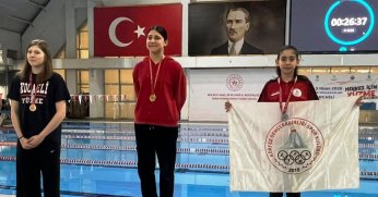 Körfezli Zehra ve Poyraz TDT yüzme bölge yarışlarında birinci oldular
