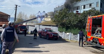 Fabrikada çıkan yangının dumanı kilometrelerce öteden görüldü