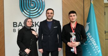   Başkan Özlü, Türkiye Şampiyonu Ahmet Kerem’i Ağırladı