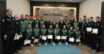 Vali Aktaş’tan Başarılı Polislere Başarı Belgesi