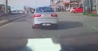 Direksiyon başında uyuduğu öne sürülen sürücü, kaldırımdaki yayalara çarptı