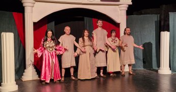 Yeni Sahne Ayakta Alkışlandı