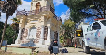 Saat Kulesi gündüz başka gece başka güzel