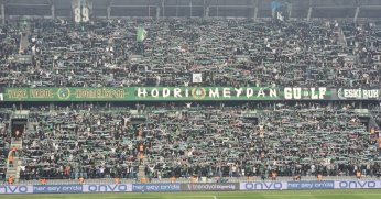 Kocaeli'de tribünler sustu, çocuklar için yas tutuldu