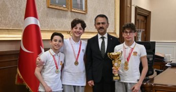 Şampiyon Öğrencilerden Vali Aktaş’a Ziyaret