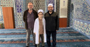 Küçük yaşta büyük an: 9 yaşında 3 bin kişiye ilk hutbesini okudu