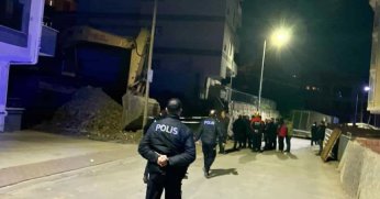Temel kazısında toprak kaydı, çatırdama sesleri gelen 5 katlı bina boşaltıldı