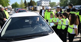 Vali Aktaş Öğrencilerle Trafik Denetimine Katıldı