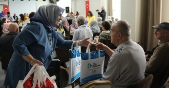 İzmit Belediyesinden huzurevine anlamlı Anneler Günü ziyareti 