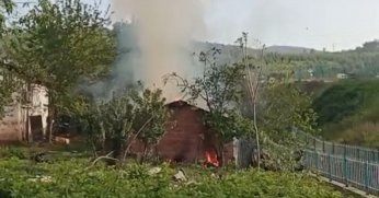 Kocaeli'de tek katlı ev alevlere teslim oldu