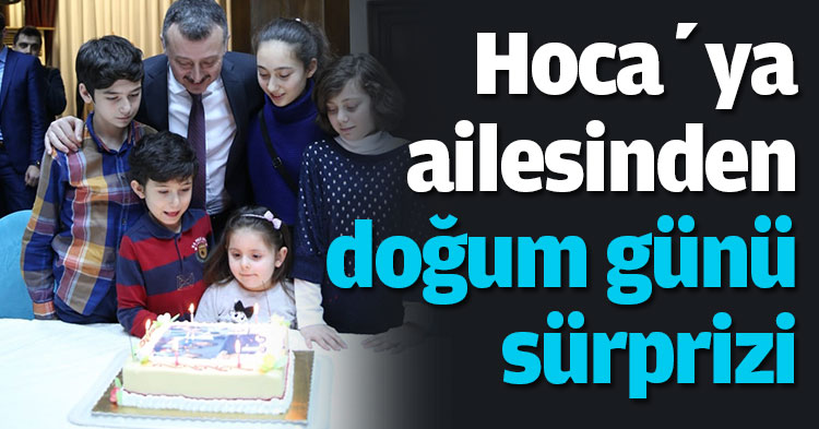 Hoca’ya ailesinden doğum günü sürprizi
