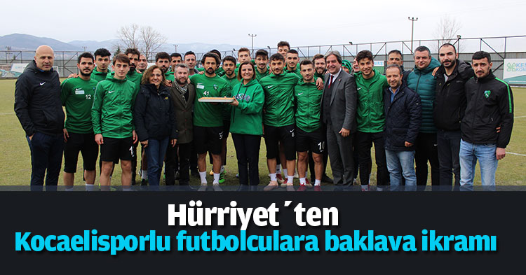 Hürriyet’ten Kocaelisporlu futbolculara baklava ikramı