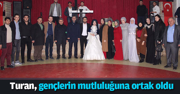 Turan, gençlerin mutluluğuna ortak oldu