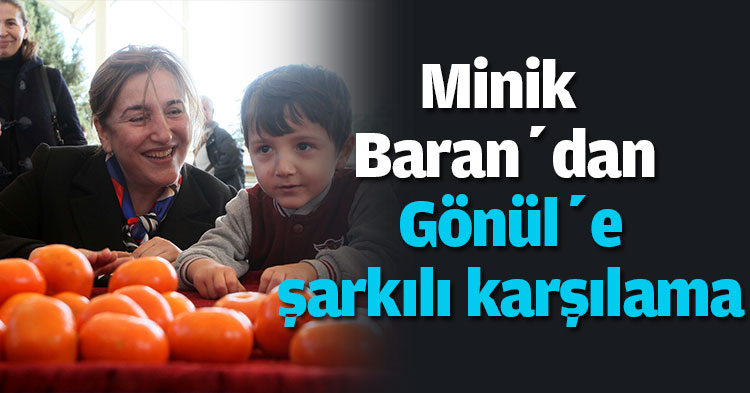 Minik Baran’dan Gönül’e şarkılı karşılama