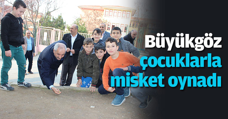 Büyükgöz çocuklarla misket oynadı