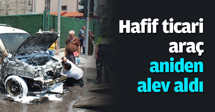 Hafif ticari araç aniden alev aldı
