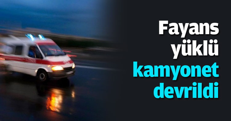Fayans yüklü kamyonet devrildi