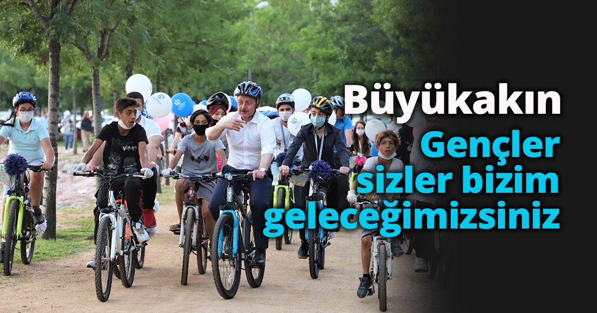 ‘’Gençler sizler bizim geleceğimizsiniz’’