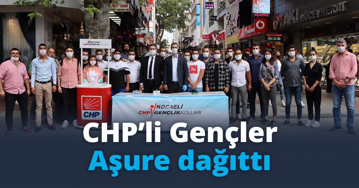 CHP’li Gençler Aşure dağıttı