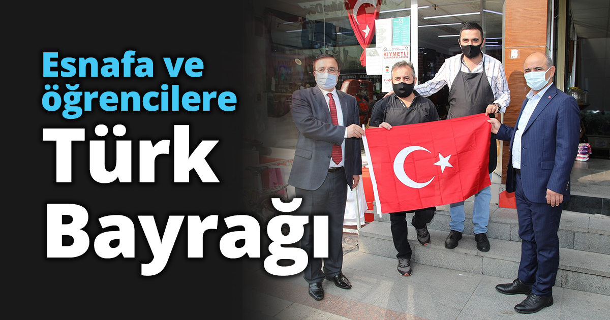 Esnafa ve öğrencilere Türk Bayrağı