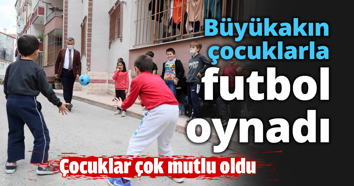 Büyükakın, çocuklarla futbol oynadı