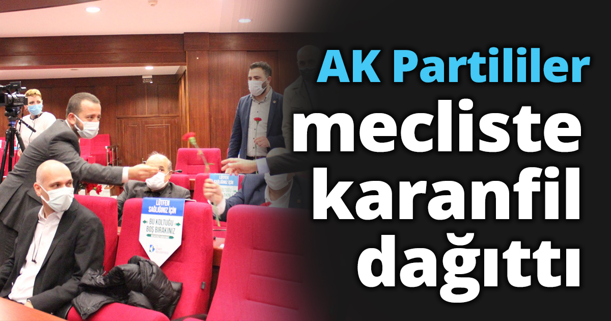 AK Partililer mecliste karanfil dağıttı
