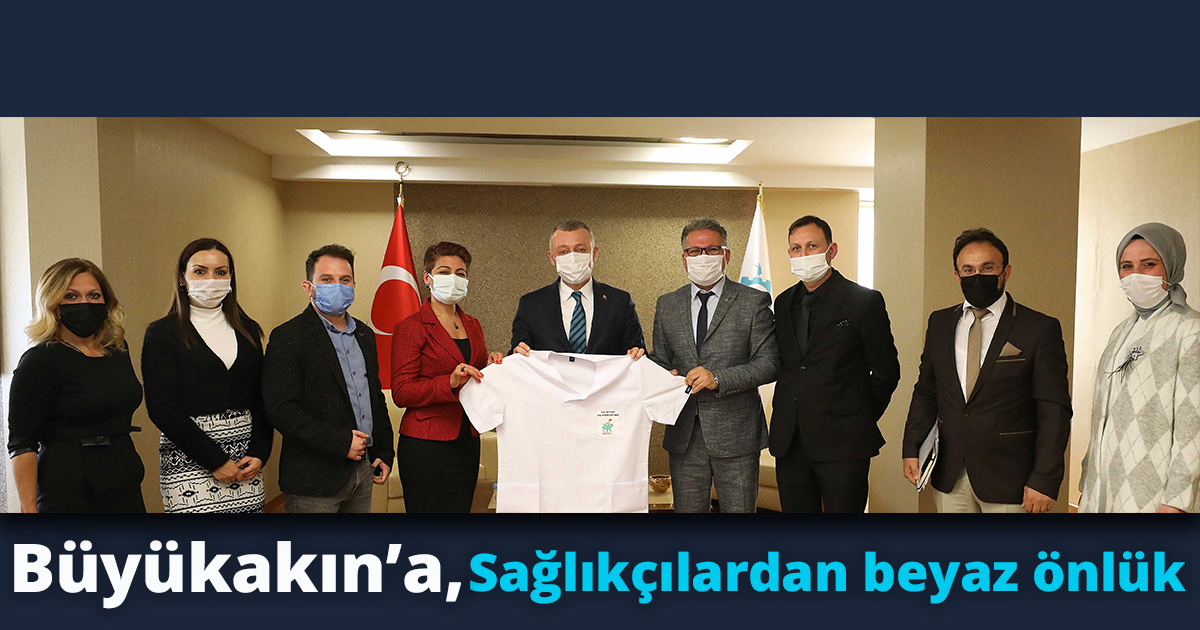 Başkan Büyükakın’a, sağlıkçılardan beyaz önlük
