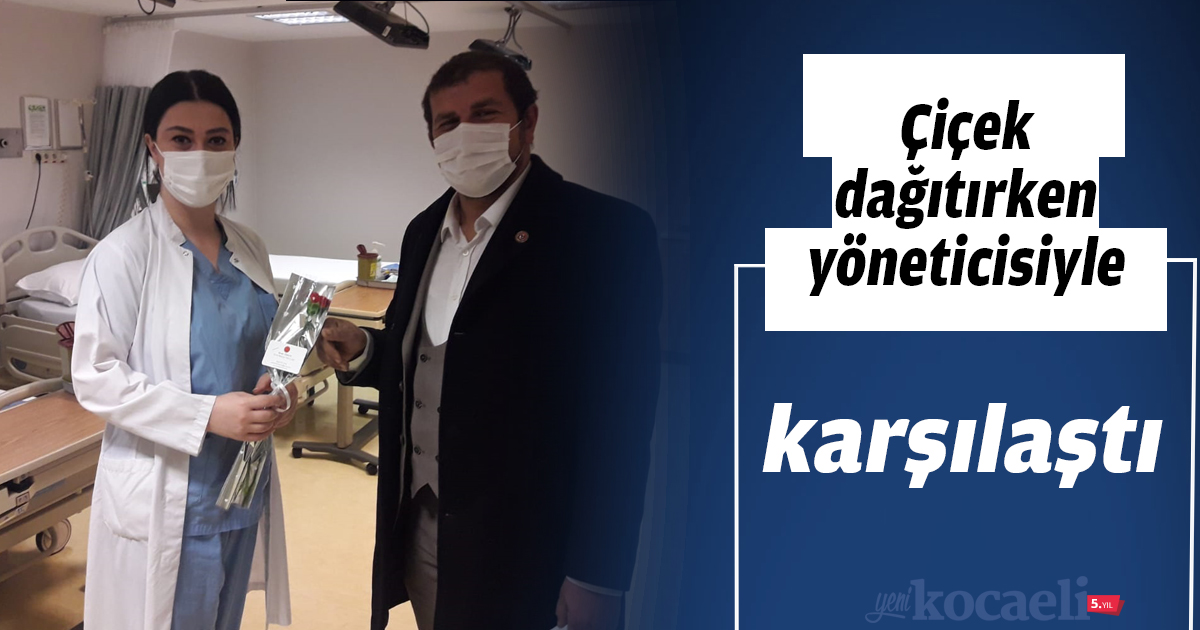 Çiçek dağıtırken yöneticisiyle karşılaştı