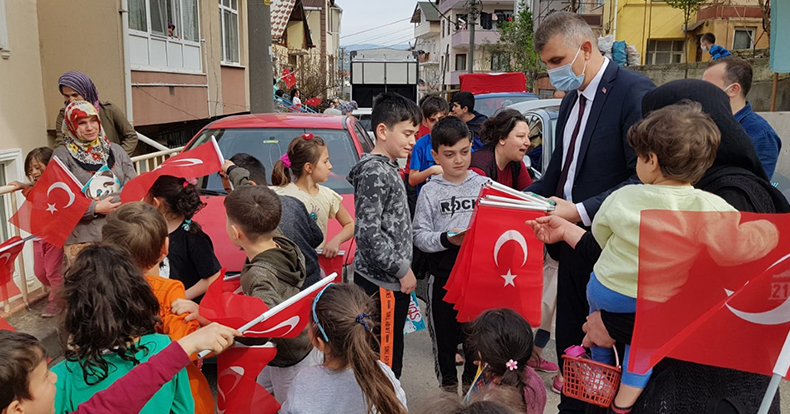 TÜRK BAYRAKLARI BAŞKAN AMCALARINDAN