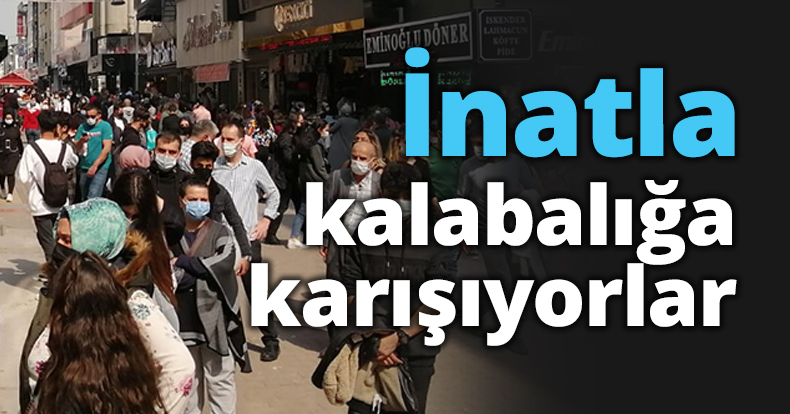 İnatla kalabalığa karışıyorlar