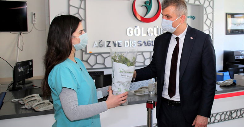 BAŞKAN SEZER VE SEYMEN HEMŞİRELER GÜNÜNÜ KUTLADI