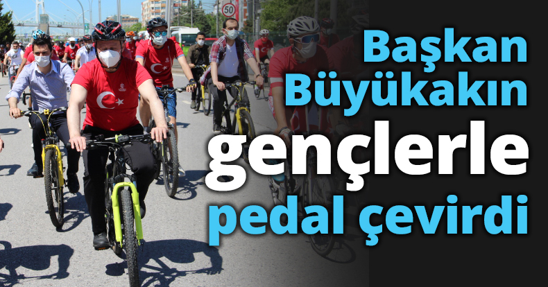 Başkan Büyükakın gençlerle pedal çevirdi