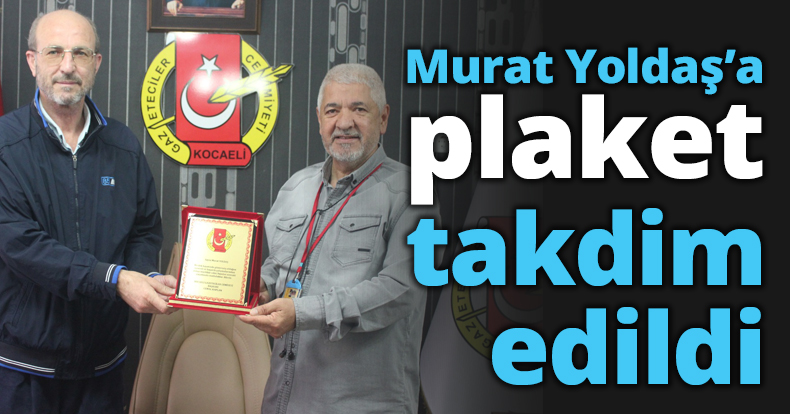 Murat Yoldaş’a plaket takdim edildi