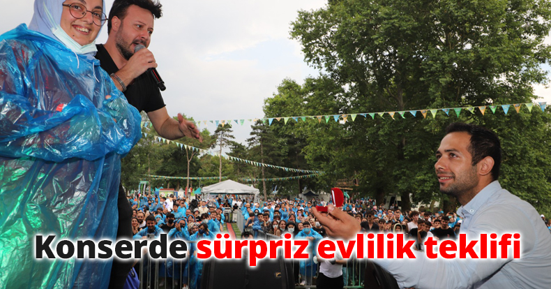 Konserde sürpriz evlilik teklifi