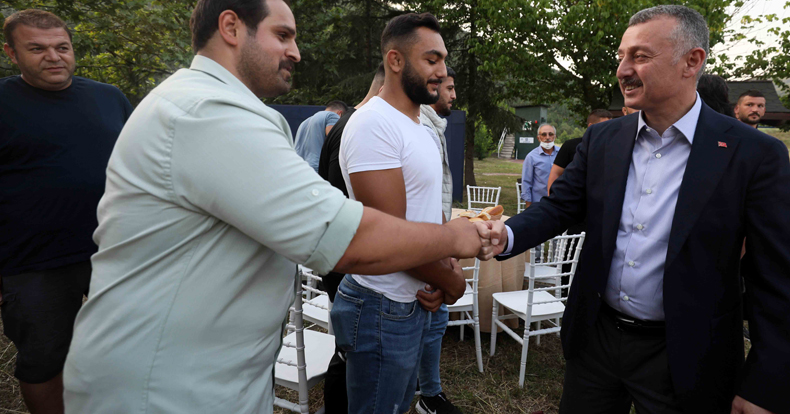 Başkan Büyükakın’dan Kocaelili pehlivanlara moral