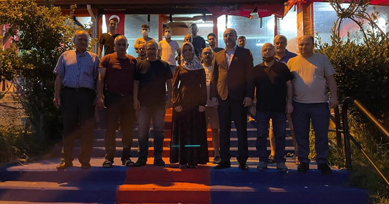 MHP İzmit esnafı yalnız bırakmıyor
